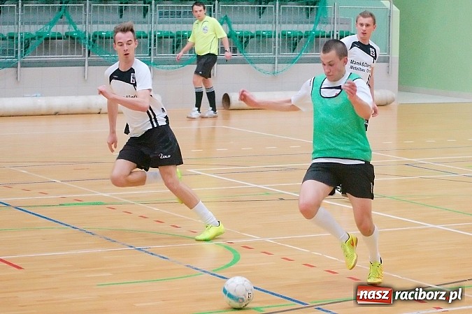 Zdjęcie w galerii na portalu naszraciborz.pl: HLPN: Pierwsze zwycięstwo Feniksa. Morze epitetów w II lidze wiadomości z regionu