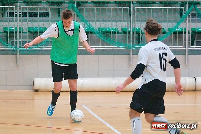 Zdjęcie w galerii na portalu naszraciborz.pl: HLPN: Pierwsze zwycięstwo Feniksa. Morze epitetów w II lidze wiadomości z regionu