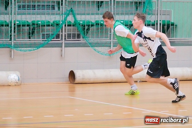 Zdjęcie w galerii na portalu naszraciborz.pl: HLPN: Pierwsze zwycięstwo Feniksa. Morze epitetów w II lidze wiadomości z regionu