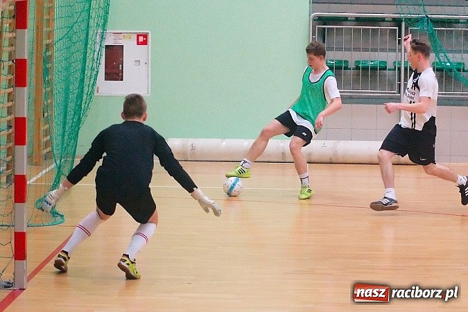 Zdjęcie w galerii na portalu naszraciborz.pl: HLPN: Pierwsze zwycięstwo Feniksa. Morze epitetów w II lidze wiadomości z regionu