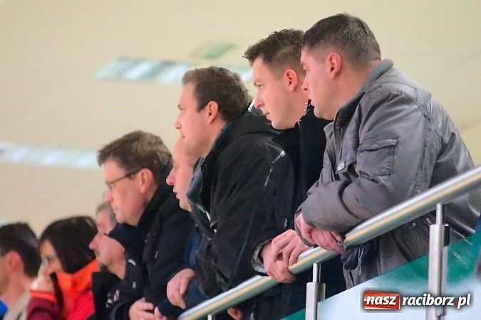 Zdjęcie w galerii na portalu naszraciborz.pl: HLPN: Pierwsze zwycięstwo Feniksa. Morze epitetów w II lidze wiadomości z regionu