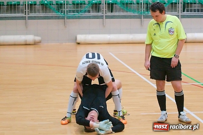 Zdjęcie w galerii na portalu naszraciborz.pl: HLPN: Pierwsze zwycięstwo Feniksa. Morze epitetów w II lidze wiadomości z regionu