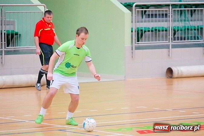 Zdjęcie w galerii na portalu naszraciborz.pl: HLPN: Pierwsze zwycięstwo Feniksa. Morze epitetów w II lidze wiadomości z regionu