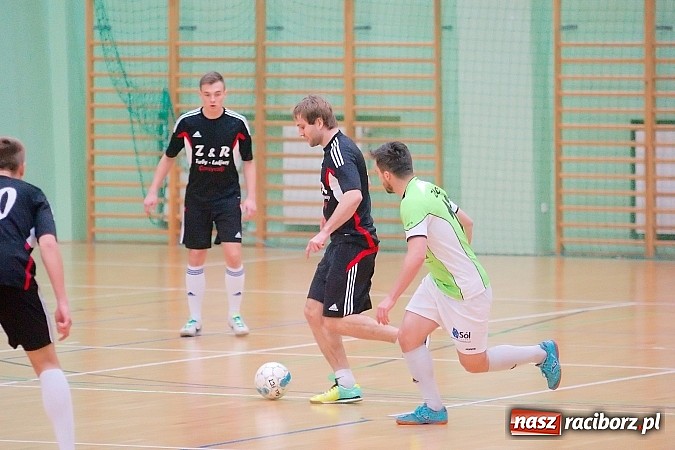 Zdjęcie w galerii na portalu naszraciborz.pl: HLPN: Pierwsze zwycięstwo Feniksa. Morze epitetów w II lidze wiadomości z regionu