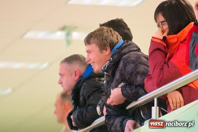 Zdjęcie w galerii na portalu naszraciborz.pl: HLPN: Pierwsze zwycięstwo Feniksa. Morze epitetów w II lidze wiadomości z regionu