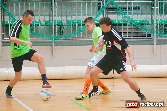 Zdjęcie w galerii na portalu naszraciborz.pl: HLPN: Pierwsze zwycięstwo Feniksa. Morze epitetów w II lidze wiadomości z regionu