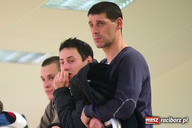 Zdjęcie w galerii na portalu naszraciborz.pl: HLPN: Pierwsze zwycięstwo Feniksa. Morze epitetów w II lidze wiadomości z regionu