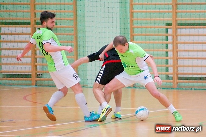 Zdjęcie w galerii na portalu naszraciborz.pl: HLPN: Pierwsze zwycięstwo Feniksa. Morze epitetów w II lidze wiadomości z regionu