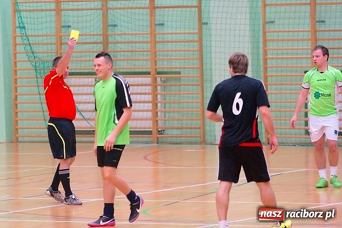 Zdjęcie w galerii na portalu naszraciborz.pl: HLPN: Pierwsze zwycięstwo Feniksa. Morze epitetów w II lidze wiadomości z regionu