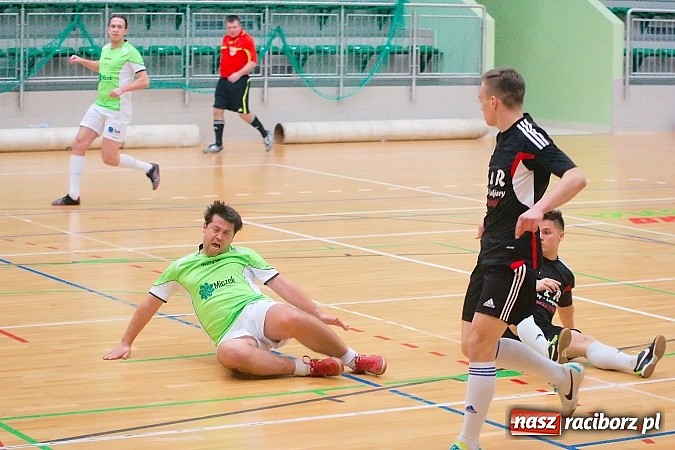 Zdjęcie w galerii na portalu naszraciborz.pl: HLPN: Pierwsze zwycięstwo Feniksa. Morze epitetów w II lidze wiadomości z regionu