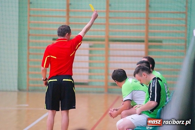 Zdjęcie w galerii na portalu naszraciborz.pl: HLPN: Pierwsze zwycięstwo Feniksa. Morze epitetów w II lidze wiadomości z regionu