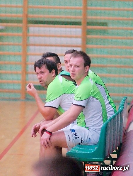 Zdjęcie w galerii na portalu naszraciborz.pl: HLPN: Pierwsze zwycięstwo Feniksa. Morze epitetów w II lidze wiadomości z regionu