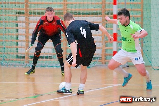 Zdjęcie w galerii na portalu naszraciborz.pl: HLPN: Pierwsze zwycięstwo Feniksa. Morze epitetów w II lidze wiadomości z regionu