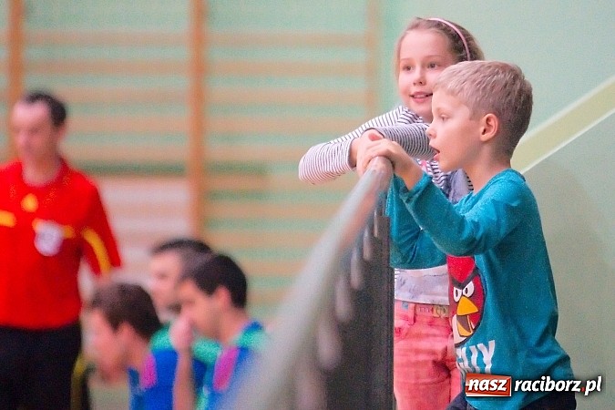 Zdjęcie w galerii na portalu naszraciborz.pl: HLPN: Pierwsze zwycięstwo Feniksa. Morze epitetów w II lidze wiadomości z regionu