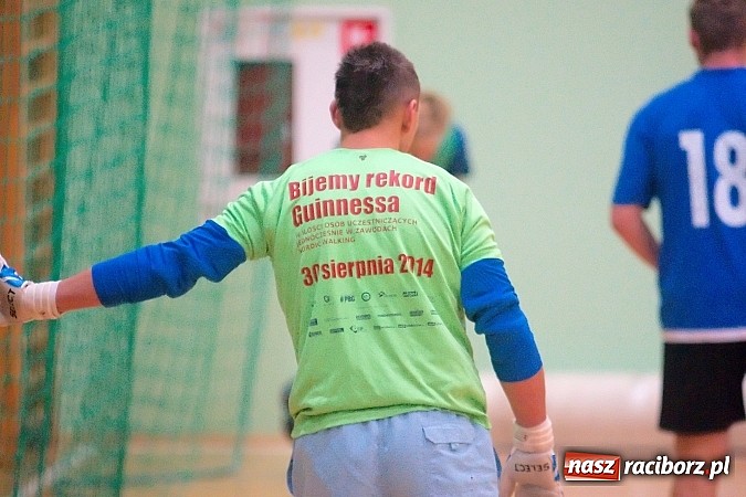 Zdjęcie w galerii na portalu naszraciborz.pl: HLPN: Pierwsze zwycięstwo Feniksa. Morze epitetów w II lidze wiadomości z regionu