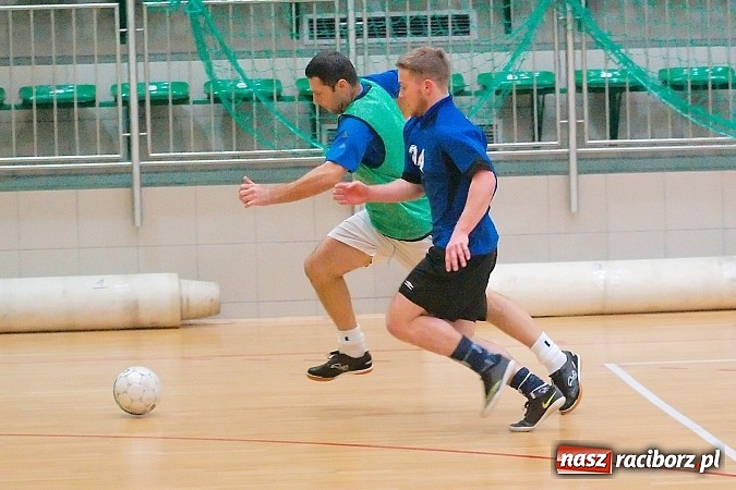 Zdjęcie w galerii na portalu naszraciborz.pl: HLPN: Pierwsze zwycięstwo Feniksa. Morze epitetów w II lidze wiadomości z regionu