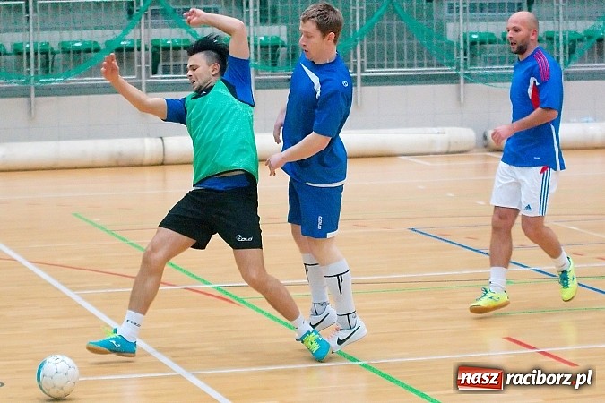 Zdjęcie w galerii na portalu naszraciborz.pl: HLPN: Pierwsze zwycięstwo Feniksa. Morze epitetów w II lidze wiadomości z regionu
