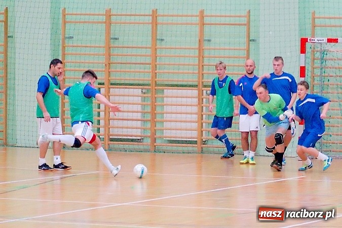 Zdjęcie w galerii na portalu naszraciborz.pl: HLPN: Pierwsze zwycięstwo Feniksa. Morze epitetów w II lidze wiadomości z regionu