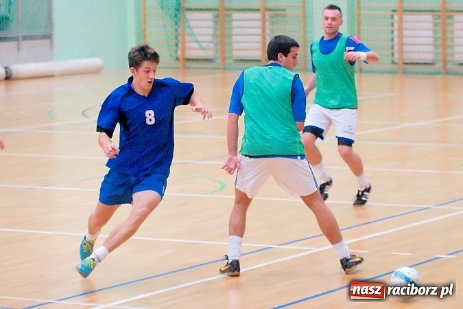 Zdjęcie w galerii na portalu naszraciborz.pl: HLPN: Pierwsze zwycięstwo Feniksa. Morze epitetów w II lidze wiadomości z regionu