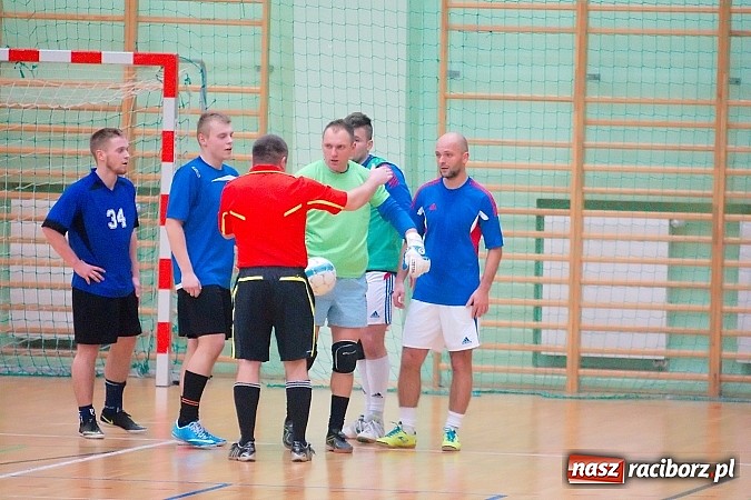 Zdjęcie w galerii na portalu naszraciborz.pl: HLPN: Pierwsze zwycięstwo Feniksa. Morze epitetów w II lidze wiadomości z regionu