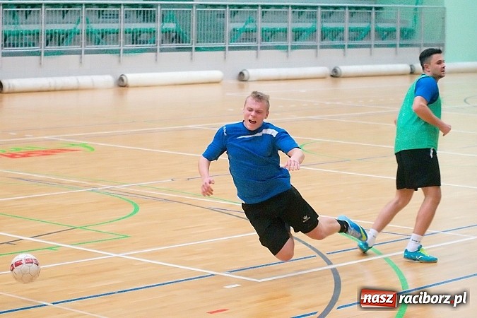 Zdjęcie w galerii na portalu naszraciborz.pl: HLPN: Pierwsze zwycięstwo Feniksa. Morze epitetów w II lidze wiadomości z regionu