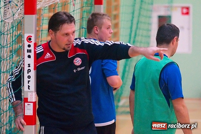 Zdjęcie w galerii na portalu naszraciborz.pl: HLPN: Pierwsze zwycięstwo Feniksa. Morze epitetów w II lidze wiadomości z regionu