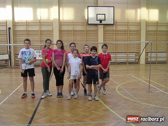 Zdjęcie w galerii na portalu naszraciborz.pl: Świąteczny turniej w badmintonie w ZSOMS      wiadomości z regionu