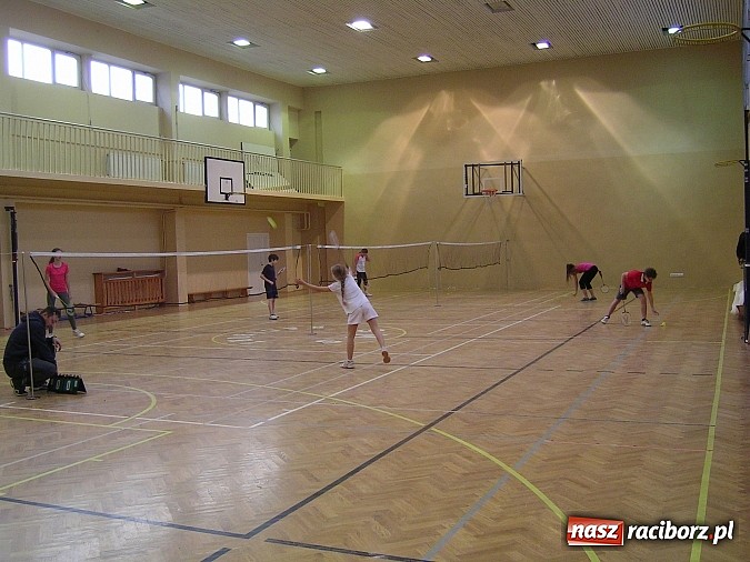 Zdjęcie w galerii na portalu naszraciborz.pl: Świąteczny turniej w badmintonie w ZSOMS      wiadomości z regionu
