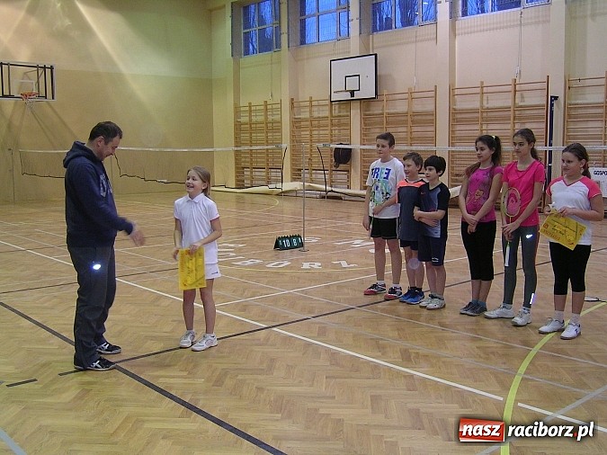 Zdjęcie w galerii na portalu naszraciborz.pl: Świąteczny turniej w badmintonie w ZSOMS      wiadomości z regionu