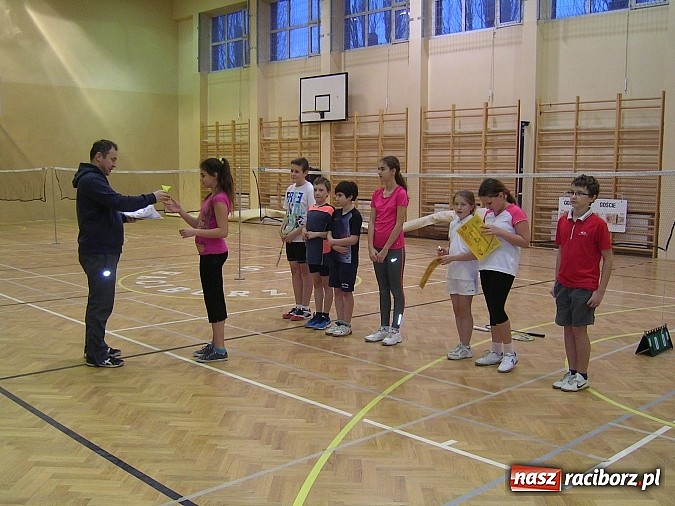 Zdjęcie w galerii na portalu naszraciborz.pl: Świąteczny turniej w badmintonie w ZSOMS      wiadomości z regionu
