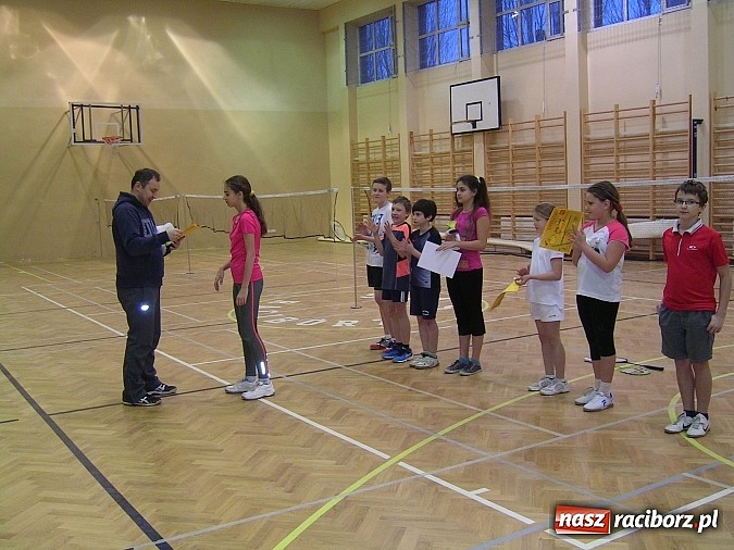 Zdjęcie w galerii na portalu naszraciborz.pl: Świąteczny turniej w badmintonie w ZSOMS      wiadomości z regionu