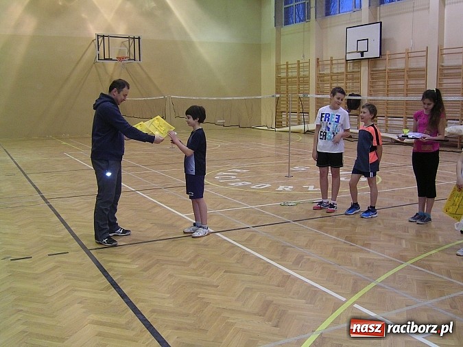 Zdjęcie w galerii na portalu naszraciborz.pl: Świąteczny turniej w badmintonie w ZSOMS      wiadomości z regionu