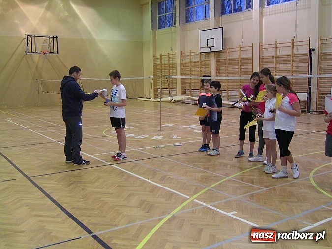 Zdjęcie w galerii na portalu naszraciborz.pl: Świąteczny turniej w badmintonie w ZSOMS      wiadomości z regionu