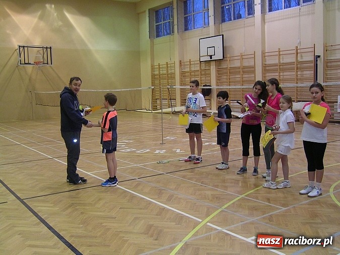 Zdjęcie w galerii na portalu naszraciborz.pl: Świąteczny turniej w badmintonie w ZSOMS      wiadomości z regionu