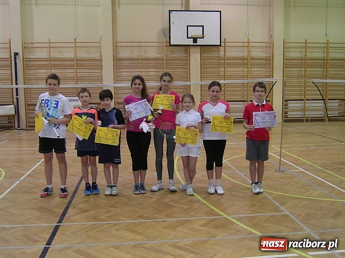 Zdjęcie w galerii na portalu naszraciborz.pl: Świąteczny turniej w badmintonie w ZSOMS      wiadomości z regionu