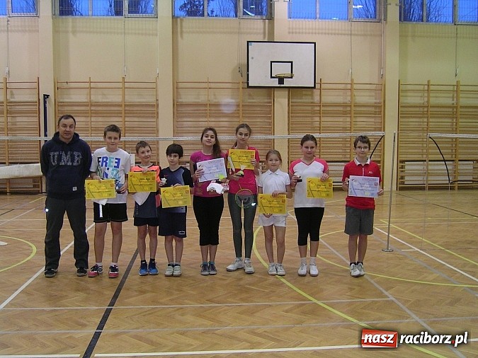 Zdjęcie w galerii na portalu naszraciborz.pl: Świąteczny turniej w badmintonie w ZSOMS      wiadomości z regionu