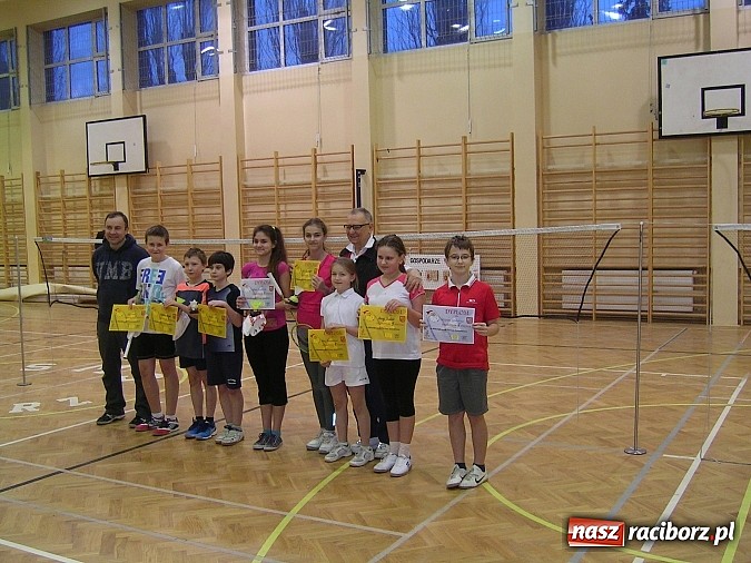 Zdjęcie w galerii na portalu naszraciborz.pl: Świąteczny turniej w badmintonie w ZSOMS      wiadomości z regionu
