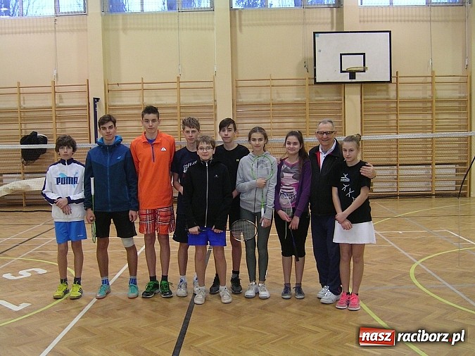 Zdjęcie w galerii na portalu naszraciborz.pl: Świąteczny turniej w badmintonie w ZSOMS      wiadomości z regionu