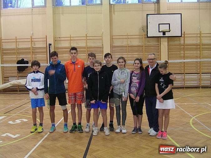 Zdjęcie w galerii na portalu naszraciborz.pl: Świąteczny turniej w badmintonie w ZSOMS      wiadomości z regionu
