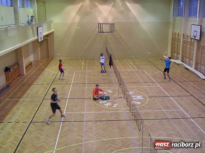 Zdjęcie w galerii na portalu naszraciborz.pl: Świąteczny turniej w badmintonie w ZSOMS      wiadomości z regionu