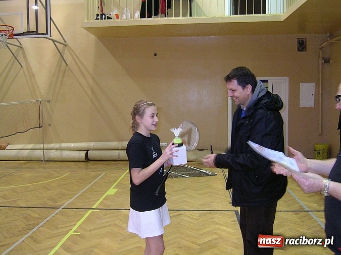 Zdjęcie w galerii na portalu naszraciborz.pl: Świąteczny turniej w badmintonie w ZSOMS      wiadomości z regionu