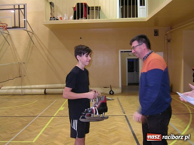 Zdjęcie w galerii na portalu naszraciborz.pl: Świąteczny turniej w badmintonie w ZSOMS      wiadomości z regionu
