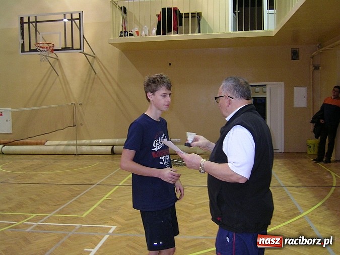 Zdjęcie w galerii na portalu naszraciborz.pl: Świąteczny turniej w badmintonie w ZSOMS      wiadomości z regionu