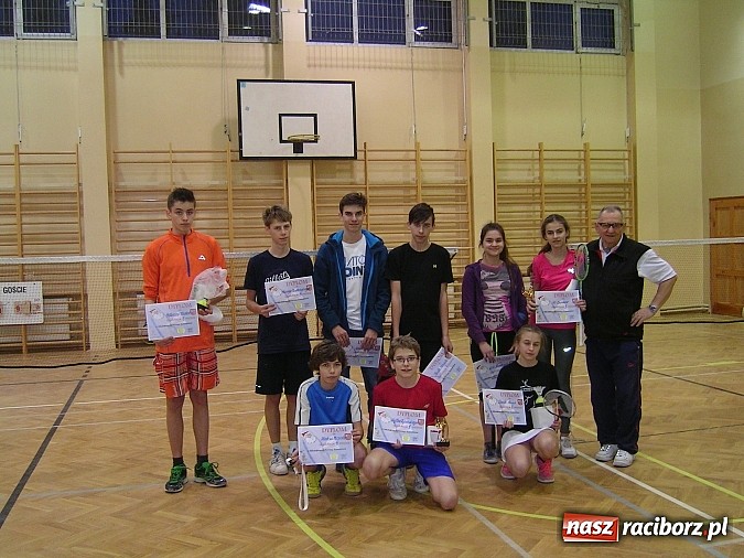 Zdjęcie w galerii na portalu naszraciborz.pl: Świąteczny turniej w badmintonie w ZSOMS      wiadomości z regionu