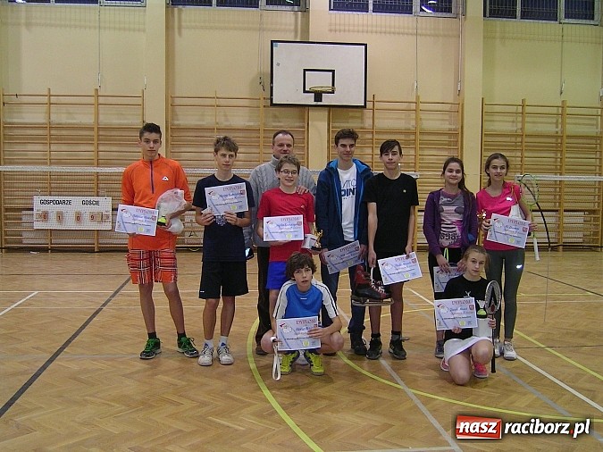 Zdjęcie w galerii na portalu naszraciborz.pl: Świąteczny turniej w badmintonie w ZSOMS      wiadomości z regionu