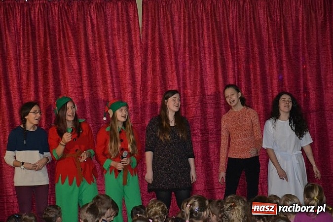 Zdjęcie w galerii na portalu naszraciborz.pl: Przedstawienie Santa loves all children dla najmłodszych dzieci z gminy Pietrowice Wielkie   wiadomości z regionu