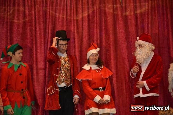 Zdjęcie w galerii na portalu naszraciborz.pl: Przedstawienie Santa loves all children dla najmłodszych dzieci z gminy Pietrowice Wielkie   wiadomości z regionu