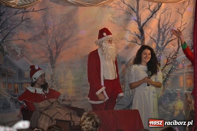 Zdjęcie w galerii na portalu naszraciborz.pl: Przedstawienie Santa loves all children dla najmłodszych dzieci z gminy Pietrowice Wielkie   wiadomości z regionu