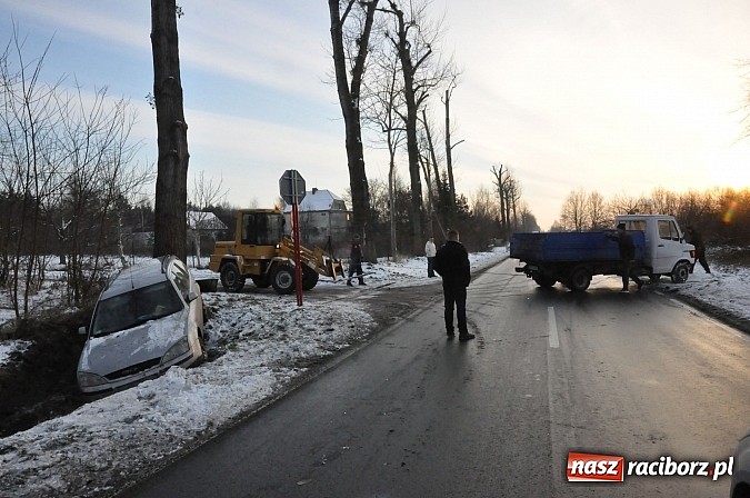 Zdjęcie w galerii na portalu naszraciborz.pl: Policja apeluje o rozwagę na drogach. Na Babiczance dwie kolizje w jednym miejscu wiadomości z regionu