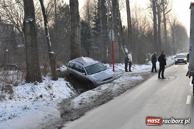 Zdjęcie w galerii na portalu naszraciborz.pl: Policja apeluje o rozwagę na drogach. Na Babiczance dwie kolizje w jednym miejscu wiadomości z regionu